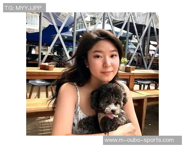 知名足球宝贝背后的故事与魅力揭秘，如何成为球场上的闪耀明星